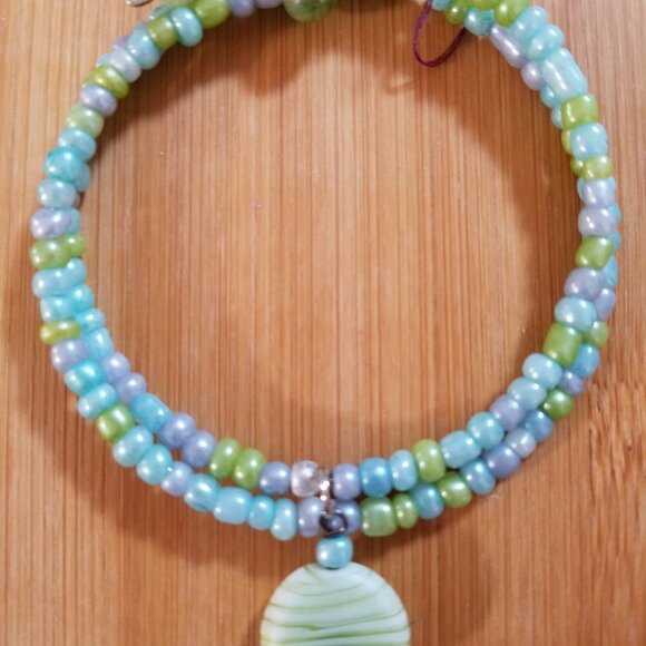 Hand Crafted Memory Wire Wrap Bracelet Beaded with Charm Green Blue Seed Beads M - Picture 3 of 6